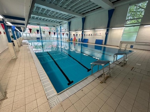 Indoor swimming pool at Queen Elizabeth's Girls' School in Barnet